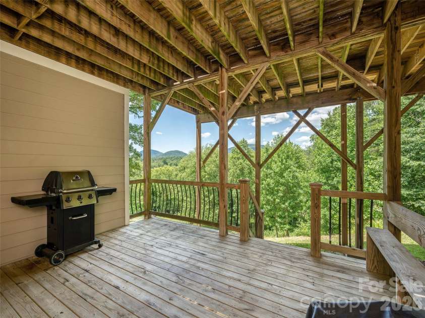 167 Tatham Road, Hendersonville, NC 28792.  MLS# CAR4391022, YatesRealty ID 33625. 