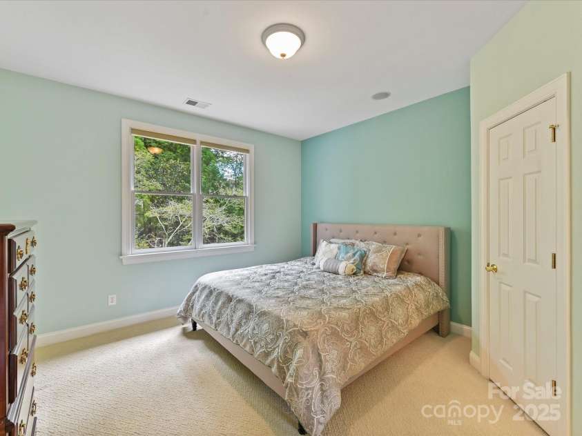 7717 Quail Park Drive, Charlotte, NC 28210.  MLS# CAR4289882, YatesRealty ID 33625. Bedroom with Jack & Jill bath