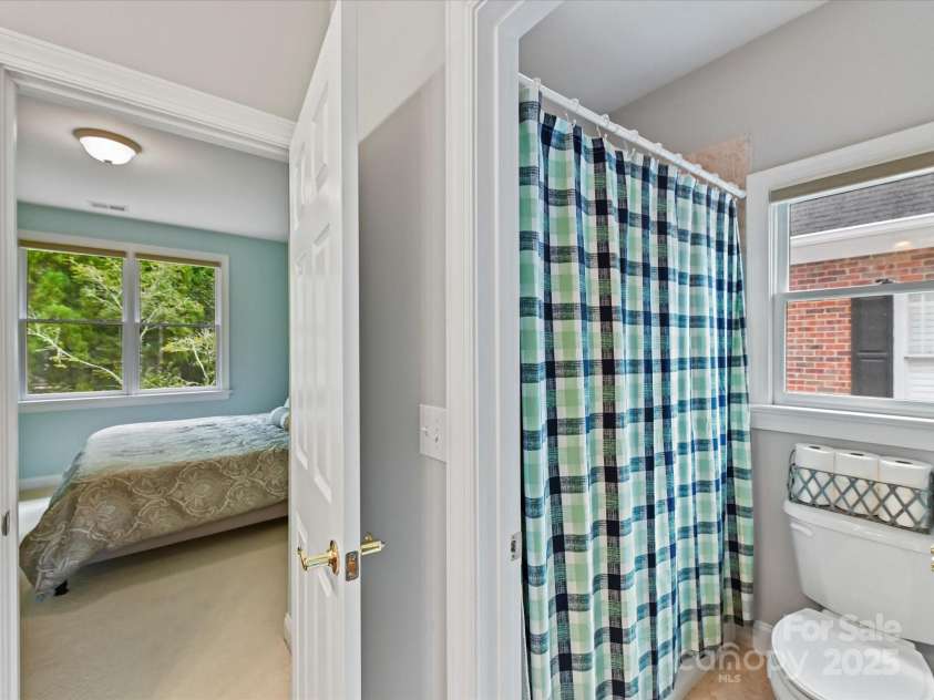 7717 Quail Park Drive, Charlotte, NC 28210.  MLS# CAR4289882, YatesRealty ID 33625. Jack & Jill bath