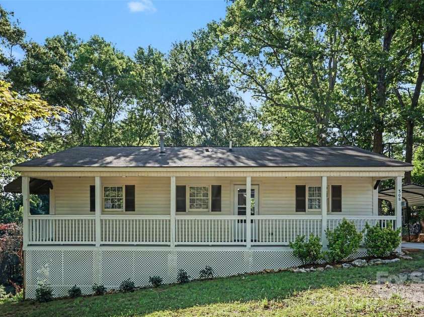 308 Carpenter Street, Kings Mountain, NC 28086.  MLS# CAR4393914, YatesRealty ID 33627. 