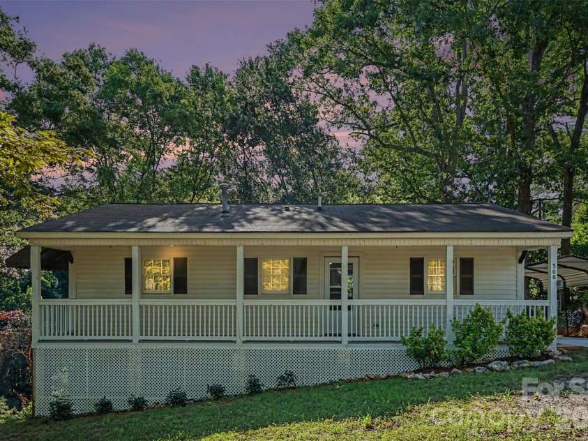 308 Carpenter Street, Kings Mountain, NC 28086.  MLS# CAR4393914, YatesRealty ID 33627. 
