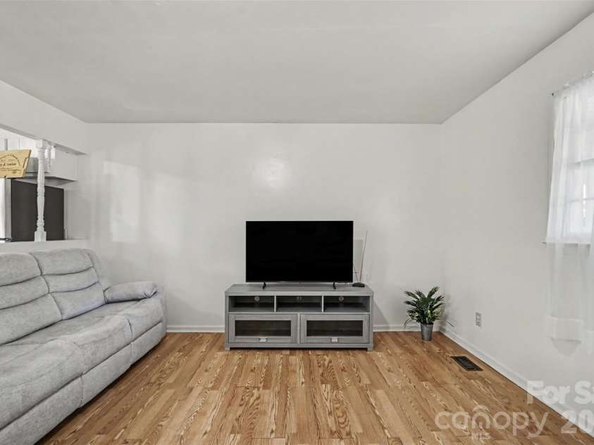 308 Carpenter Street, Kings Mountain, NC 28086.  MLS# CAR4393914, YatesRealty ID 33627. 