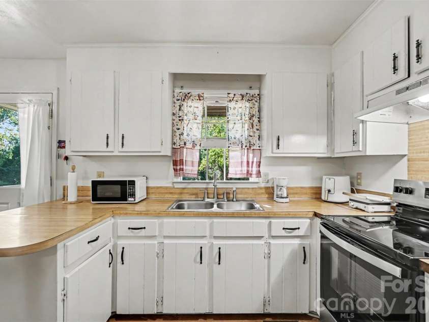 308 Carpenter Street, Kings Mountain, NC 28086.  MLS# CAR4393914, YatesRealty ID 33627. 