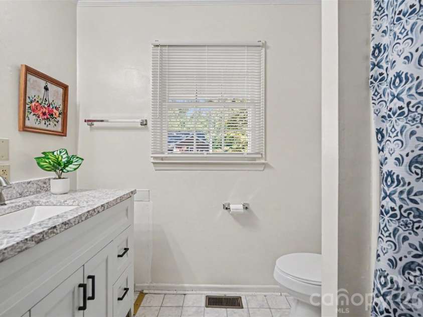 308 Carpenter Street, Kings Mountain, NC 28086.  MLS# CAR4393914, YatesRealty ID 33627. 