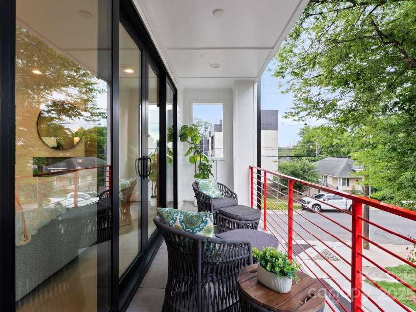 412 State Street, Charlotte, NC 28208.  MLS# CAR4273285, YatesRealty ID 33628. Main level balcony.