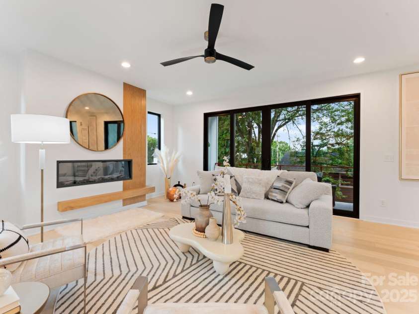 412 State Street, Charlotte, NC 28208.  MLS# CAR4273285, YatesRealty ID 33628. Open living area with electric fireplace.