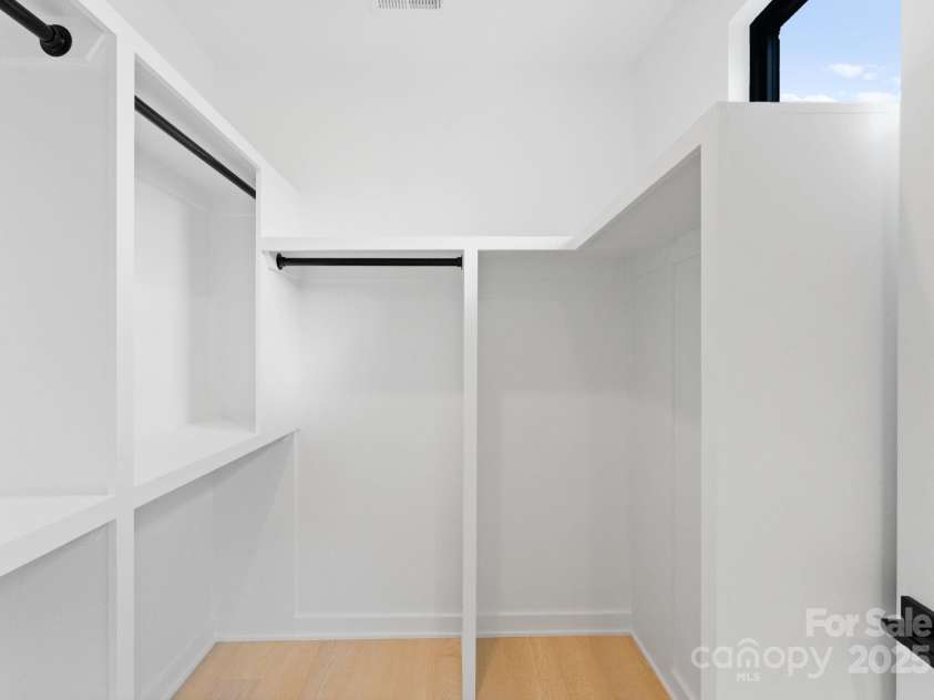 412 State Street, Charlotte, NC 28208.  MLS# CAR4273285, YatesRealty ID 33628. Primary walk-in closet #1
