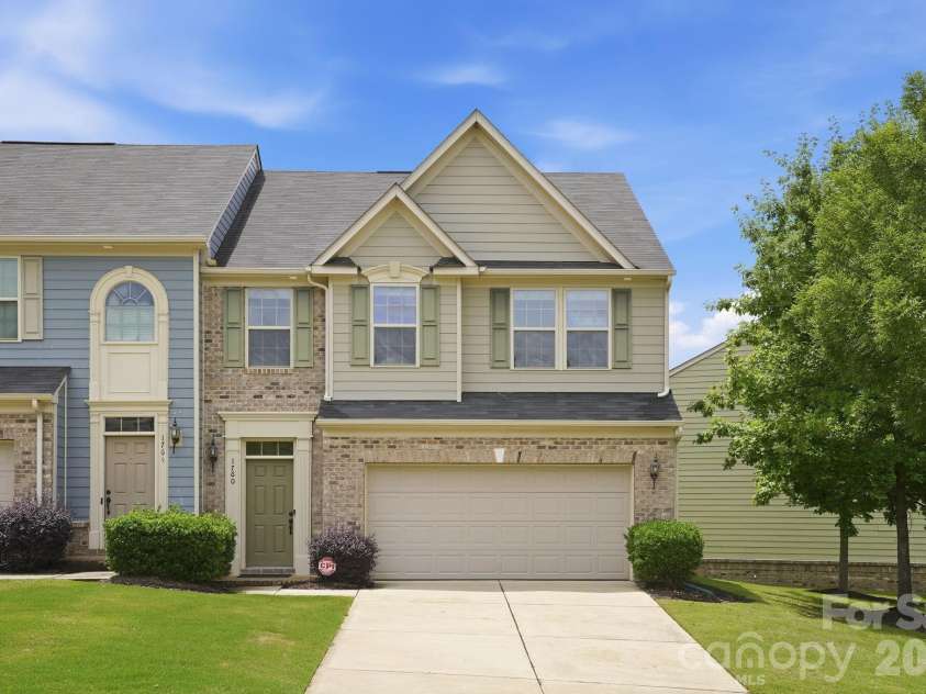 1760 Evergreen Drive, Charlotte, NC 28208.  MLS# CAR4394330, YatesRealty ID 33629. 