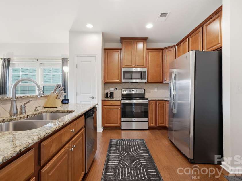 1760 Evergreen Drive, Charlotte, NC 28208.  MLS# CAR4394330, YatesRealty ID 33629. 