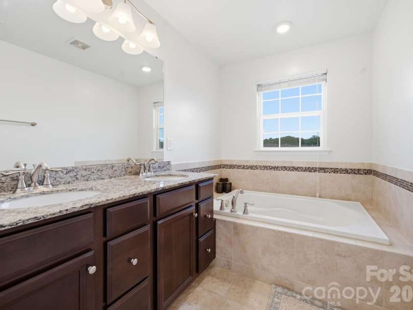 1760 Evergreen Drive, Charlotte, NC 28208.  MLS# CAR4394330, YatesRealty ID 33629. 