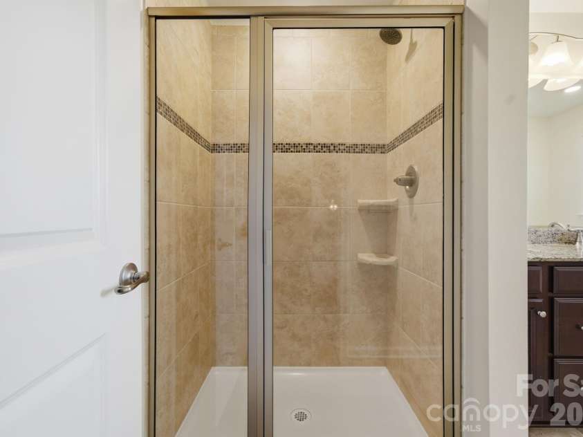 1760 Evergreen Drive, Charlotte, NC 28208.  MLS# CAR4394330, YatesRealty ID 33629. 