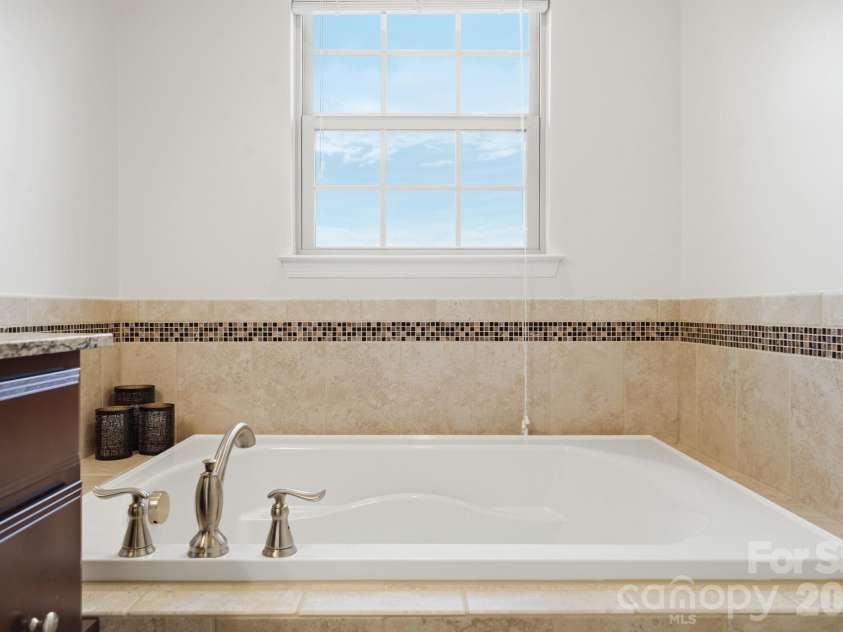 1760 Evergreen Drive, Charlotte, NC 28208.  MLS# CAR4394330, YatesRealty ID 33629. 