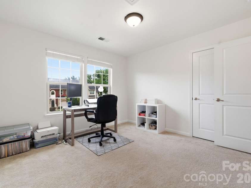 1760 Evergreen Drive, Charlotte, NC 28208.  MLS# CAR4394330, YatesRealty ID 33629. 