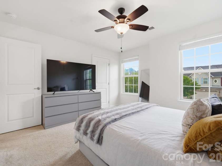 1760 Evergreen Drive, Charlotte, NC 28208.  MLS# CAR4394330, YatesRealty ID 33629. 