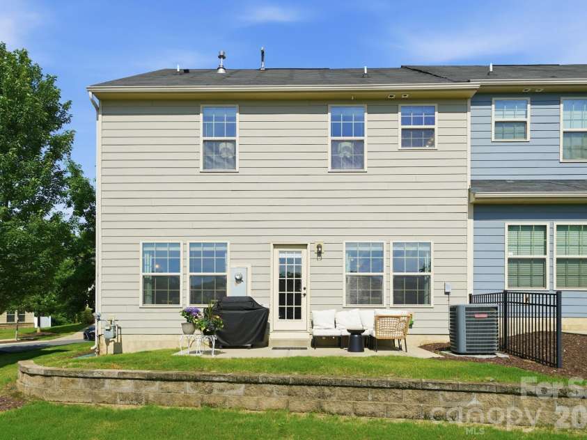 1760 Evergreen Drive, Charlotte, NC 28208.  MLS# CAR4394330, YatesRealty ID 33629. 