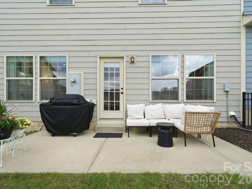 1760 Evergreen Drive, Charlotte, NC 28208.  MLS# CAR4394330, YatesRealty ID 33629. 