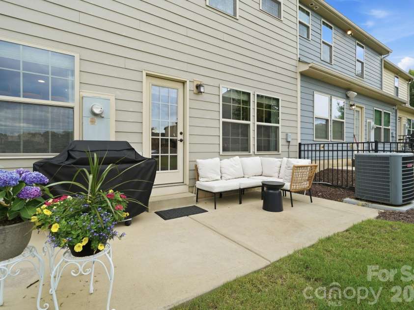 1760 Evergreen Drive, Charlotte, NC 28208.  MLS# CAR4394330, YatesRealty ID 33629. 