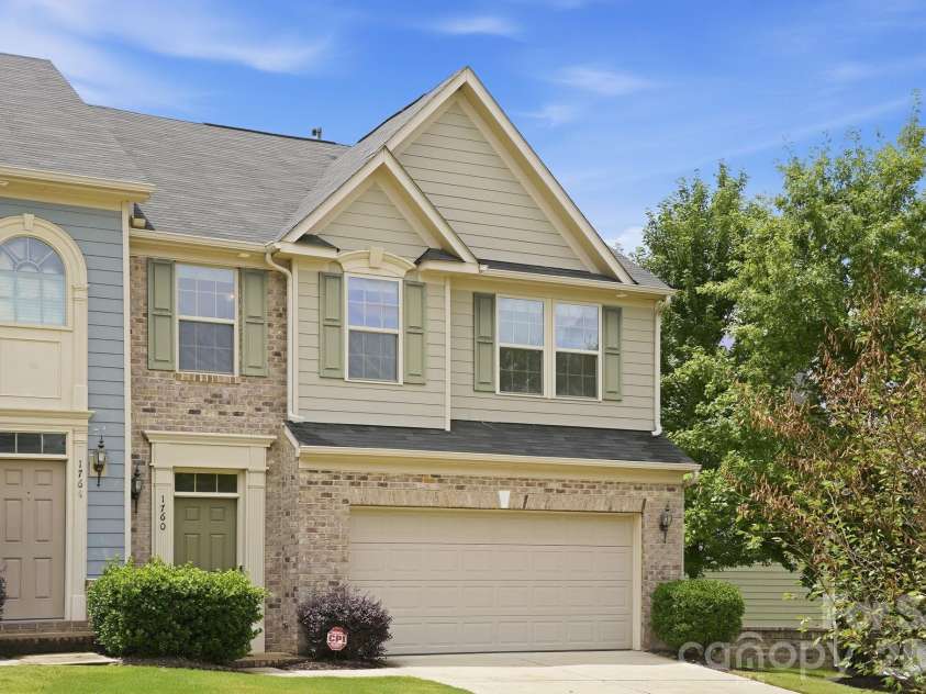 1760 Evergreen Drive, Charlotte, NC 28208.  MLS# CAR4394330, YatesRealty ID 33629. Welcome to Bryant Park!