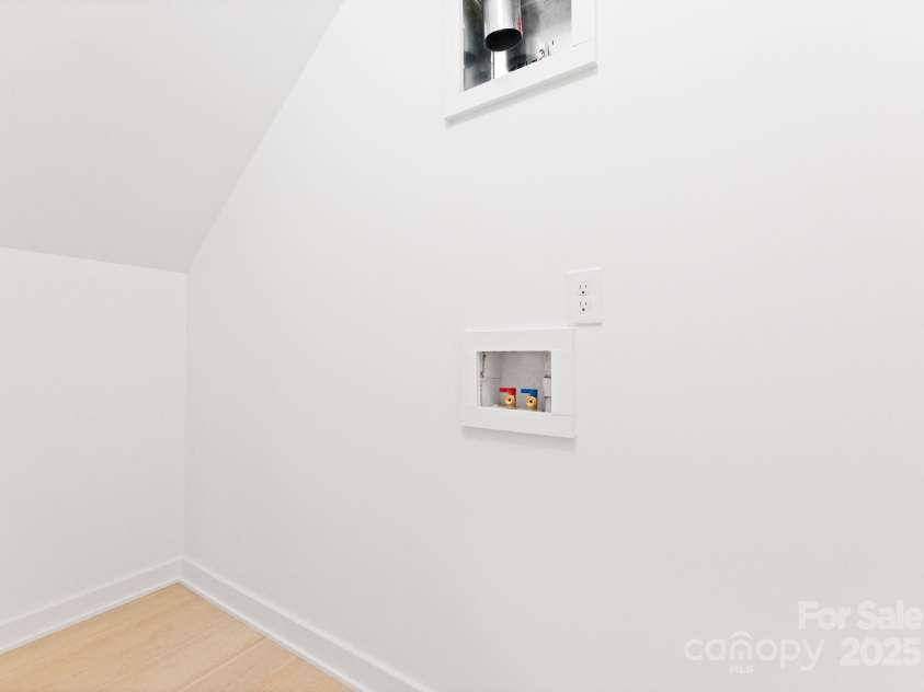 414 State Street, Charlotte, NC 28208.  MLS# CAR4273490, YatesRealty ID 33629. Secondary laundry hook-up in first floor suite.