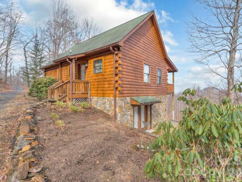 461 Arrowhead Ridge Road, Spruce Pine, NC 28777.  MLS# CAR4353927, YatesRealty ID 3363. 