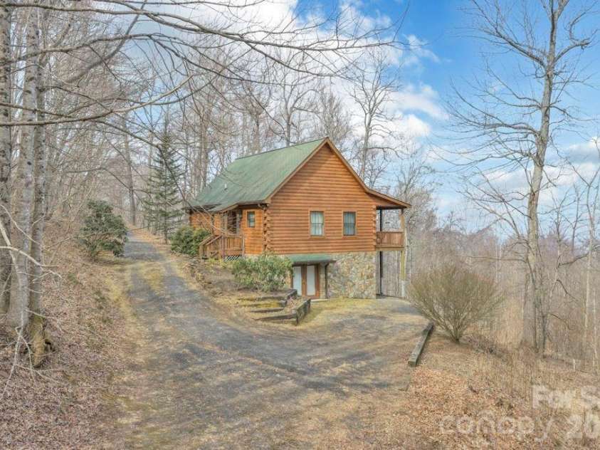 461 Arrowhead Ridge Road, Spruce Pine, NC 28777.  MLS# CAR4353927, YatesRealty ID 3363. 