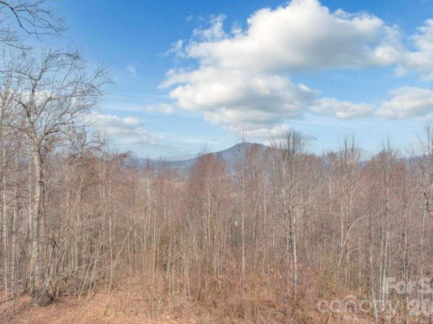 461 Arrowhead Ridge Road, Spruce Pine, NC 28777.  MLS# CAR4353927, YatesRealty ID 3363. 