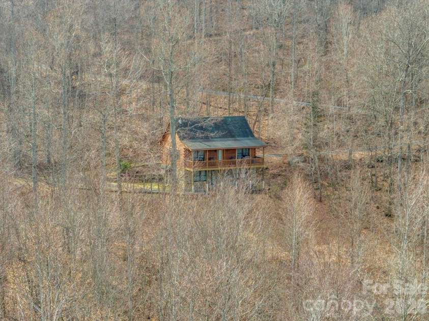 461 Arrowhead Ridge Road, Spruce Pine, NC 28777.  MLS# CAR4353927, YatesRealty ID 3363. 