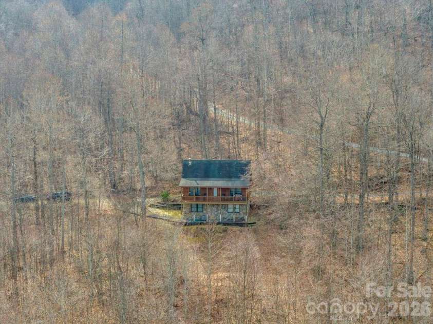 461 Arrowhead Ridge Road, Spruce Pine, NC 28777.  MLS# CAR4353927, YatesRealty ID 3363. 