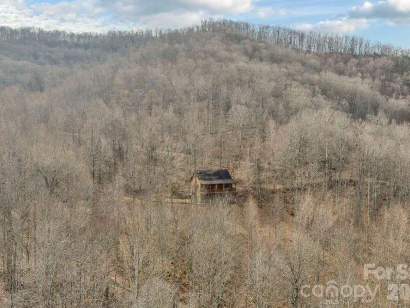 461 Arrowhead Ridge Road, Spruce Pine, NC 28777.  MLS# CAR4353927, YatesRealty ID 3363. 