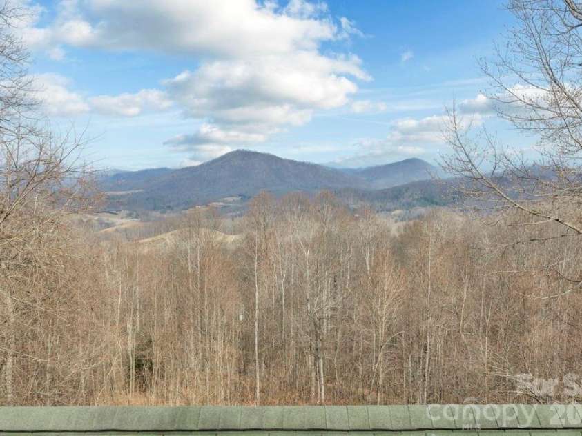 461 Arrowhead Ridge Road, Spruce Pine, NC 28777.  MLS# CAR4353927, YatesRealty ID 3363. 