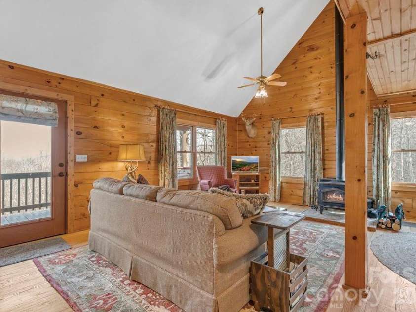 461 Arrowhead Ridge Road, Spruce Pine, NC 28777.  MLS# CAR4353927, YatesRealty ID 3363. 