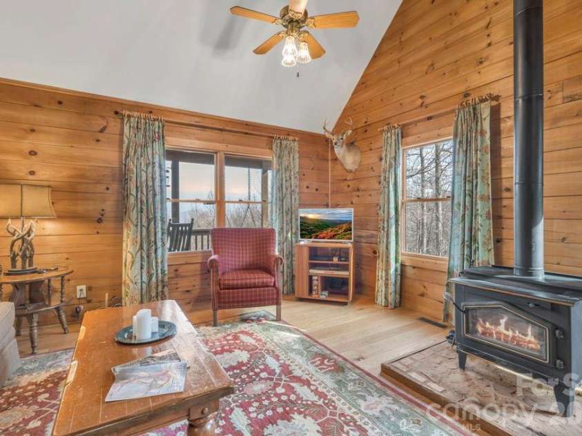 461 Arrowhead Ridge Road, Spruce Pine, NC 28777.  MLS# CAR4353927, YatesRealty ID 3363. 