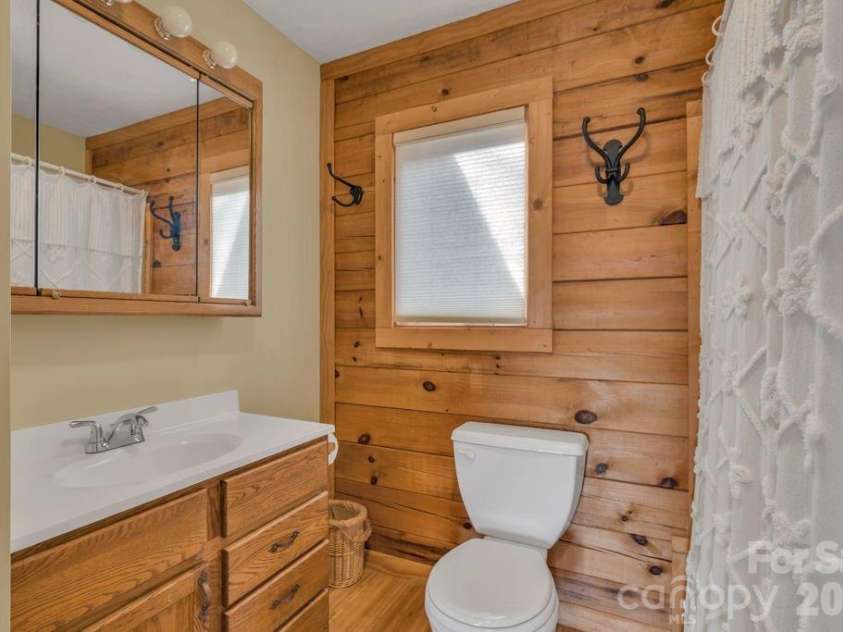 461 Arrowhead Ridge Road, Spruce Pine, NC 28777.  MLS# CAR4353927, YatesRealty ID 3363. 