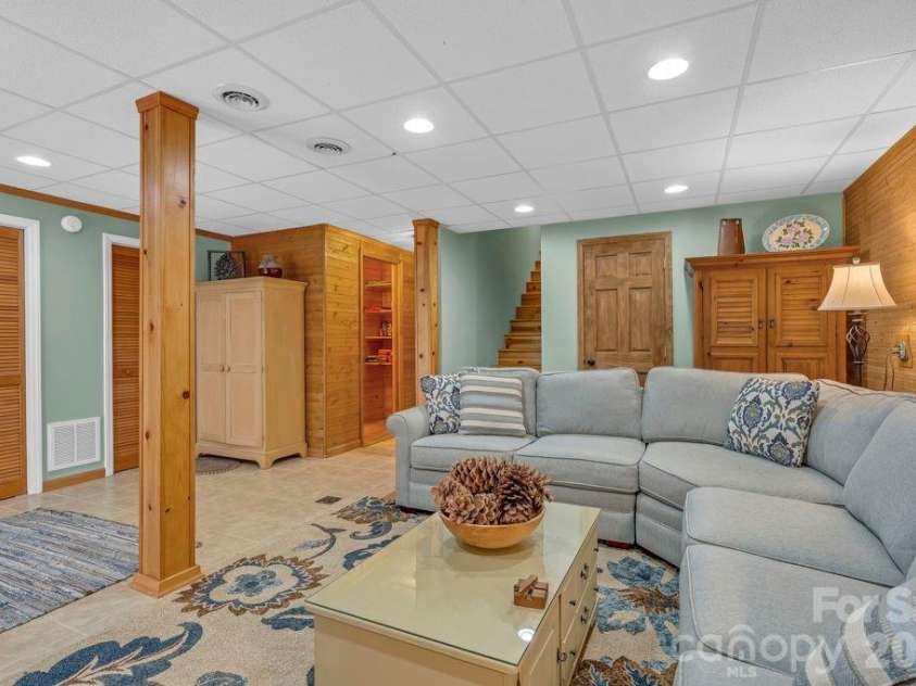461 Arrowhead Ridge Road, Spruce Pine, NC 28777.  MLS# CAR4353927, YatesRealty ID 3363. 