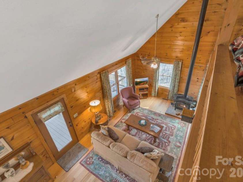 461 Arrowhead Ridge Road, Spruce Pine, NC 28777.  MLS# CAR4353927, YatesRealty ID 3363. 