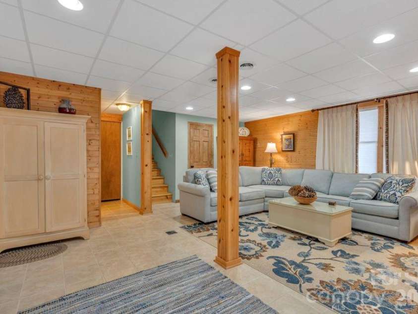 461 Arrowhead Ridge Road, Spruce Pine, NC 28777.  MLS# CAR4353927, YatesRealty ID 3363. 