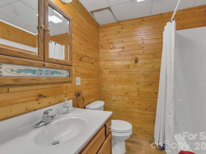 461 Arrowhead Ridge Road, Spruce Pine, NC 28777.  MLS# CAR4353927, YatesRealty ID 3363. 