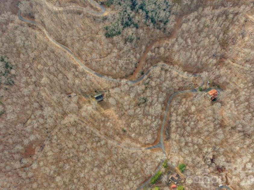 461 Arrowhead Ridge Road, Spruce Pine, NC 28777.  MLS# CAR4353927, YatesRealty ID 3363. 
