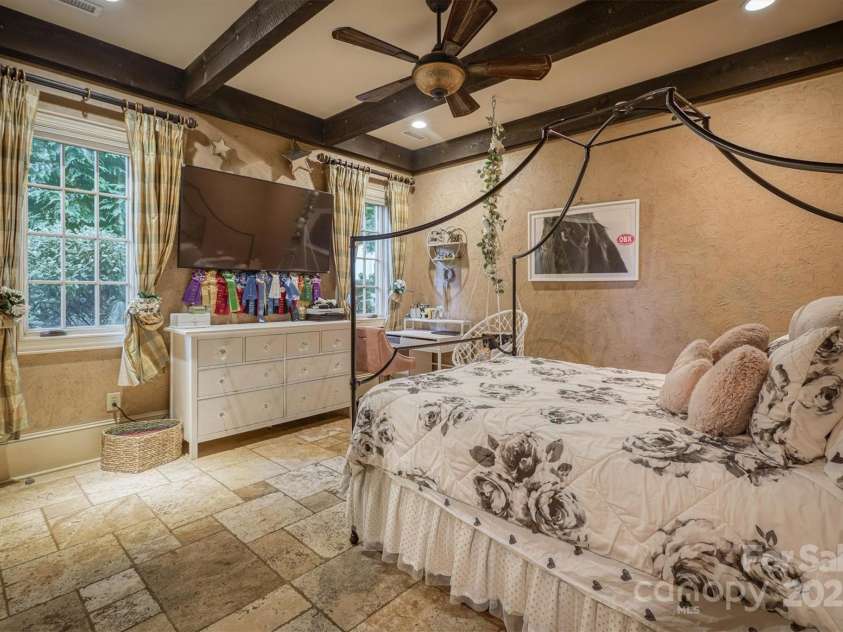 806 37th Avenue, Hickory, NC 28601.  MLS# CAR4275411, YatesRealty ID 33630. 2nd Bedroom on main Floor 