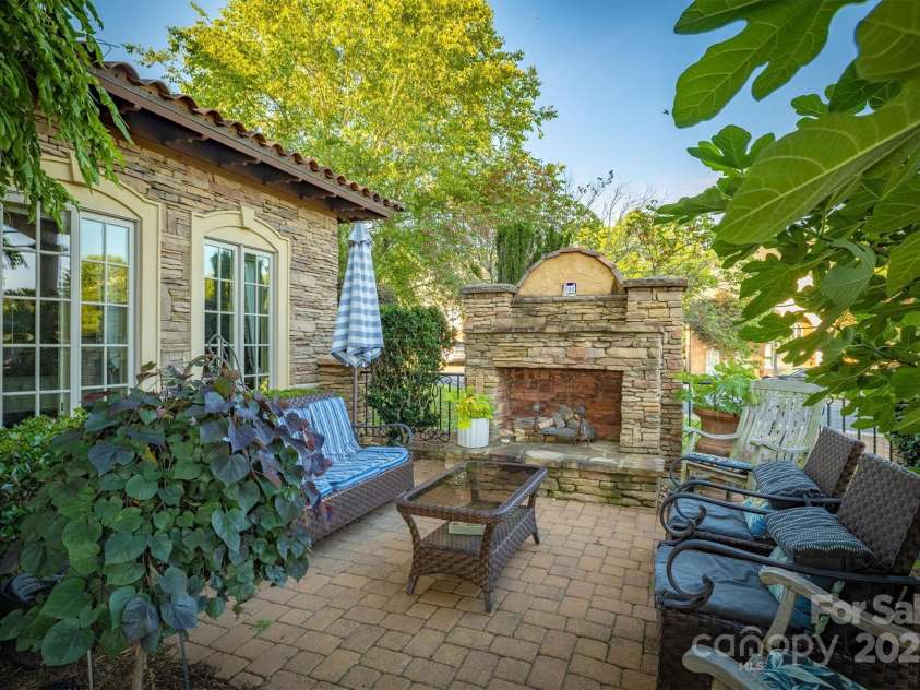 806 37th Avenue, Hickory, NC 28601.  MLS# CAR4275411, YatesRealty ID 33630. 