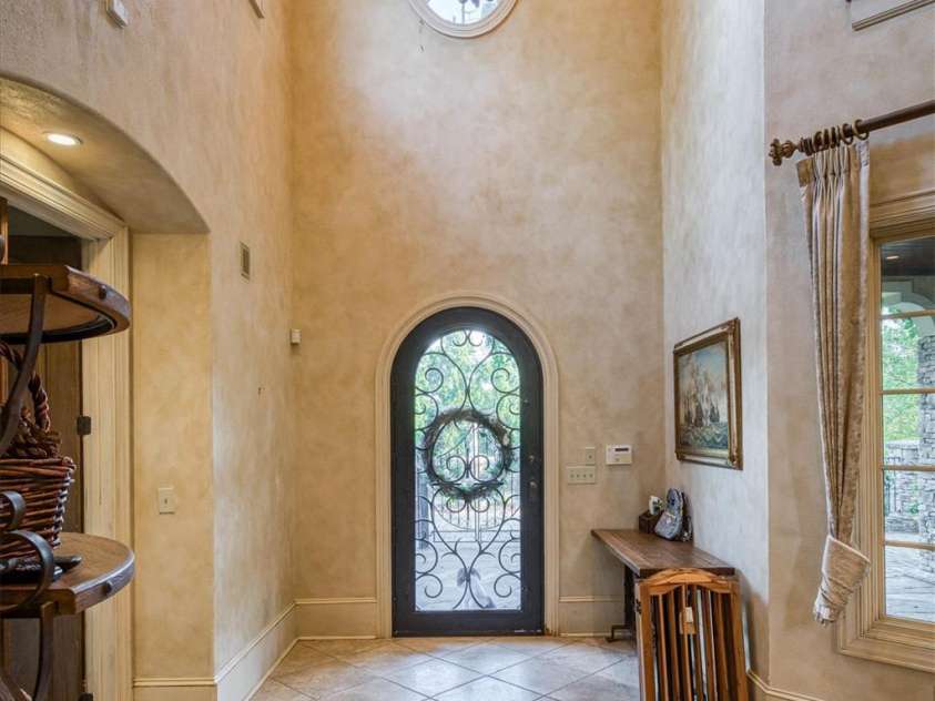 806 37th Avenue, Hickory, NC 28601.  MLS# CAR4275411, YatesRealty ID 33630. 