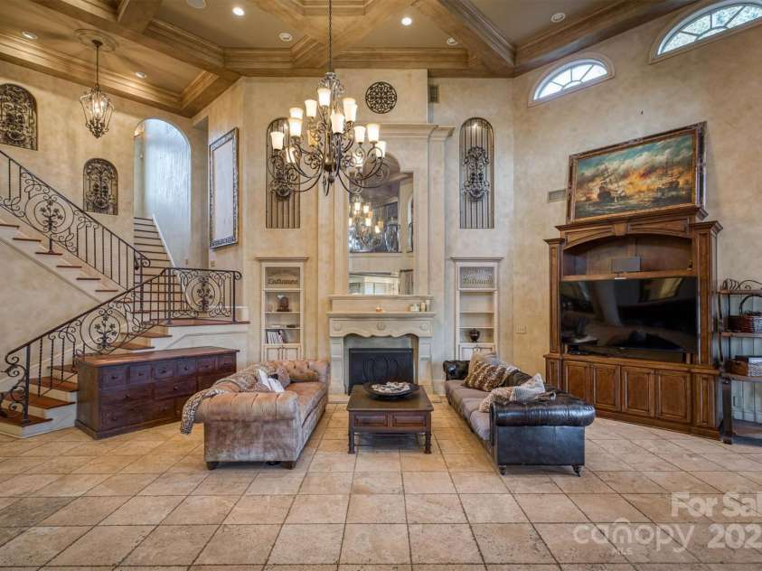 806 37th Avenue, Hickory, NC 28601.  MLS# CAR4275411, YatesRealty ID 33630. 