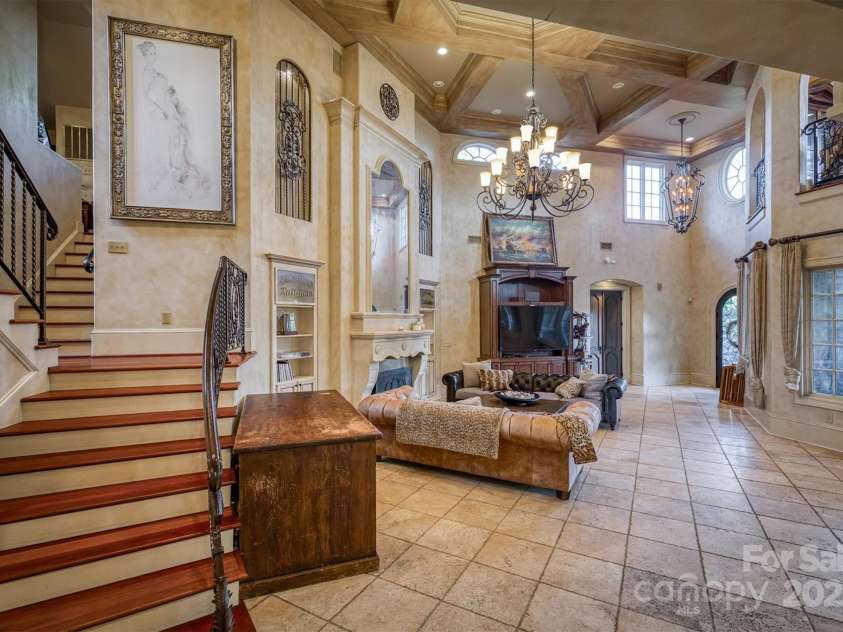 806 37th Avenue, Hickory, NC 28601.  MLS# CAR4275411, YatesRealty ID 33630. 