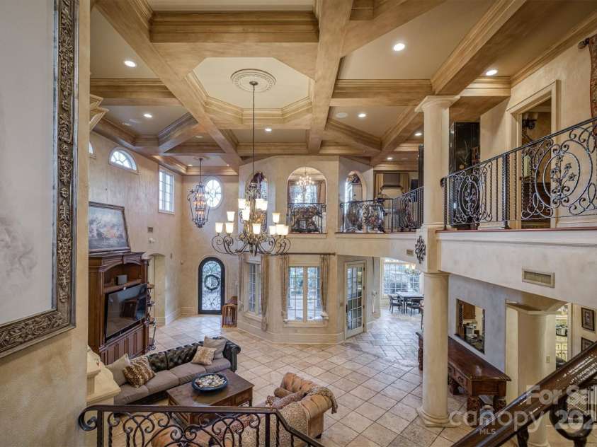 806 37th Avenue, Hickory, NC 28601.  MLS# CAR4275411, YatesRealty ID 33630. 