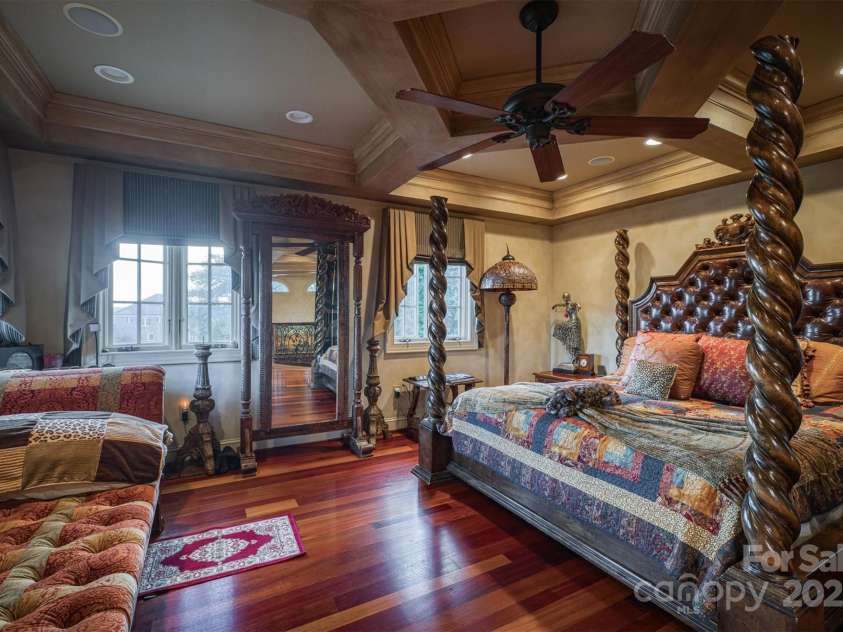 806 37th Avenue, Hickory, NC 28601.  MLS# CAR4275411, YatesRealty ID 33630. 