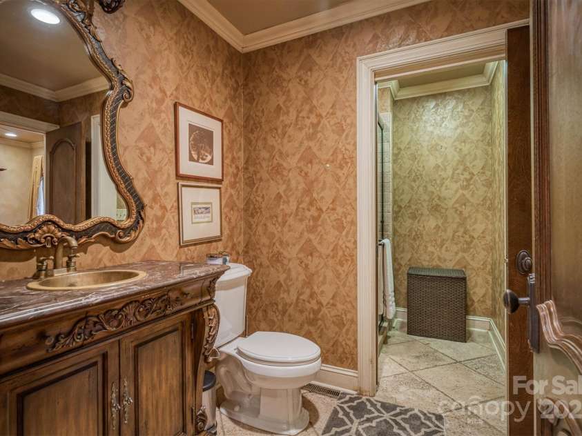 806 37th Avenue, Hickory, NC 28601.  MLS# CAR4275411, YatesRealty ID 33630. 