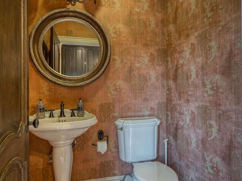 806 37th Avenue, Hickory, NC 28601.  MLS# CAR4275411, YatesRealty ID 33630. 