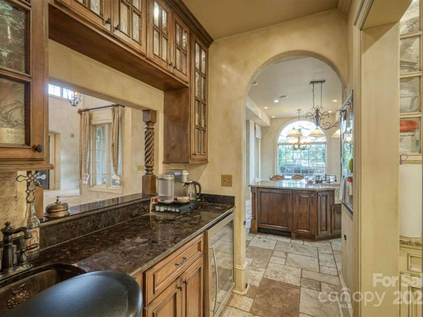 806 37th Avenue, Hickory, NC 28601.  MLS# CAR4275411, YatesRealty ID 33630. Butler's pantry 