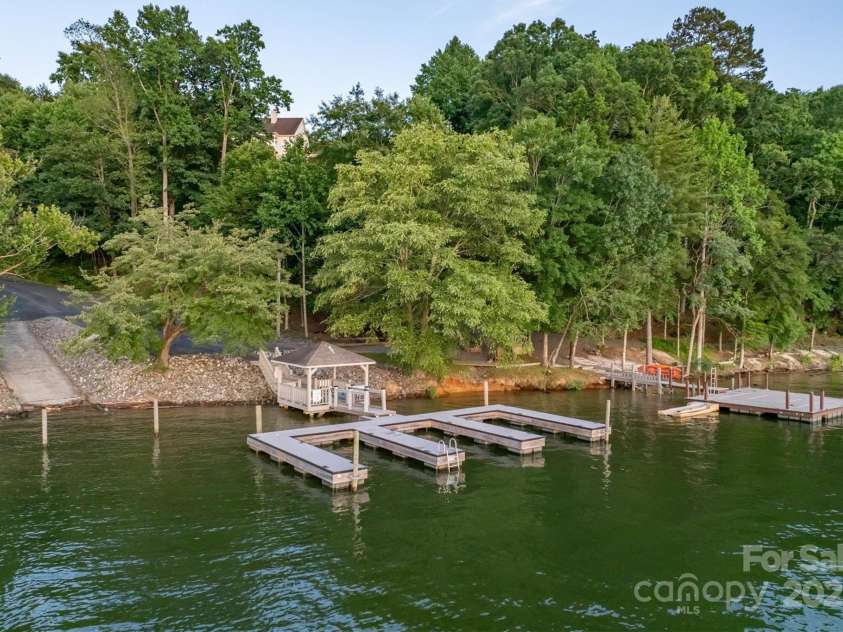 806 37th Avenue, Hickory, NC 28601.  MLS# CAR4275411, YatesRealty ID 33630. Neighborhood Lake Access 