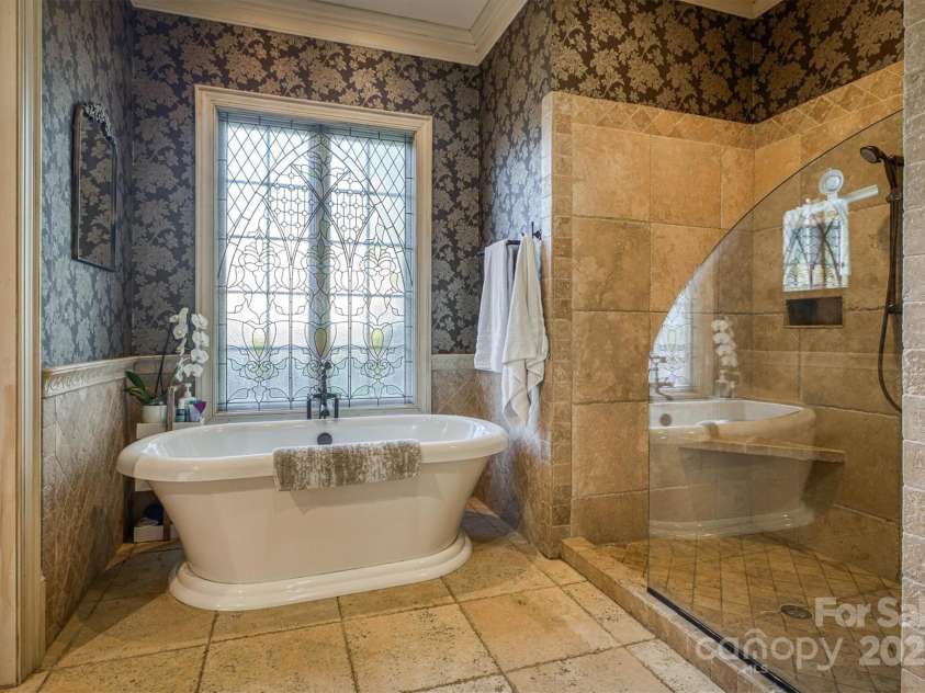 806 37th Avenue, Hickory, NC 28601.  MLS# CAR4275411, YatesRealty ID 33630. Primary Bathroom